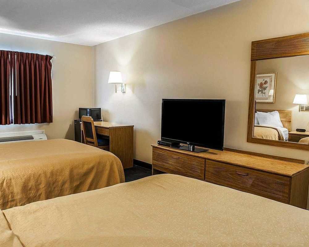 Rodeway Inn Huntington Экстерьер фото